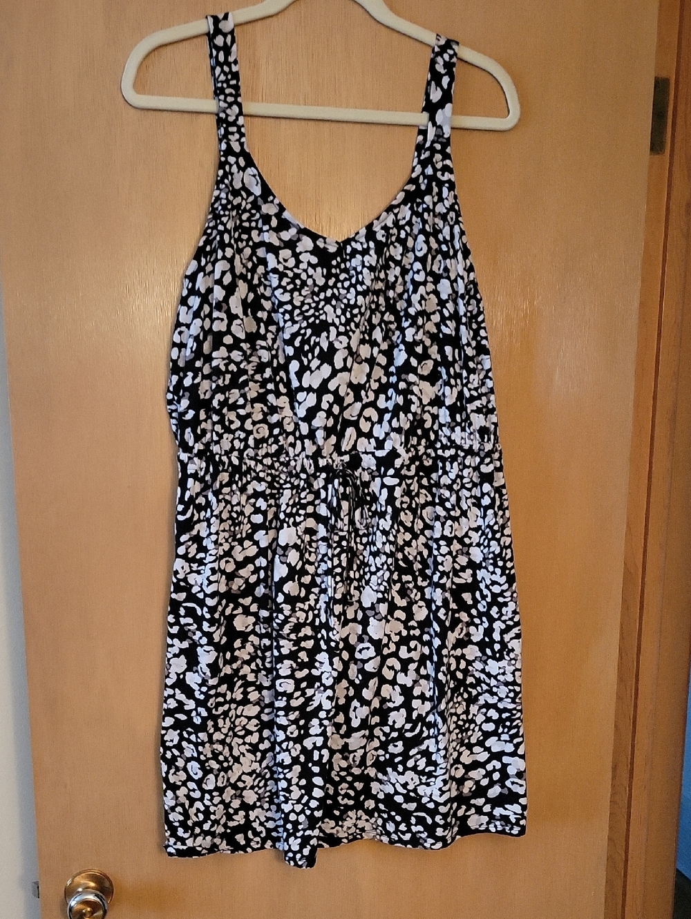 West Loop Black and White Print Sleeveless Dress With Sinch Waist